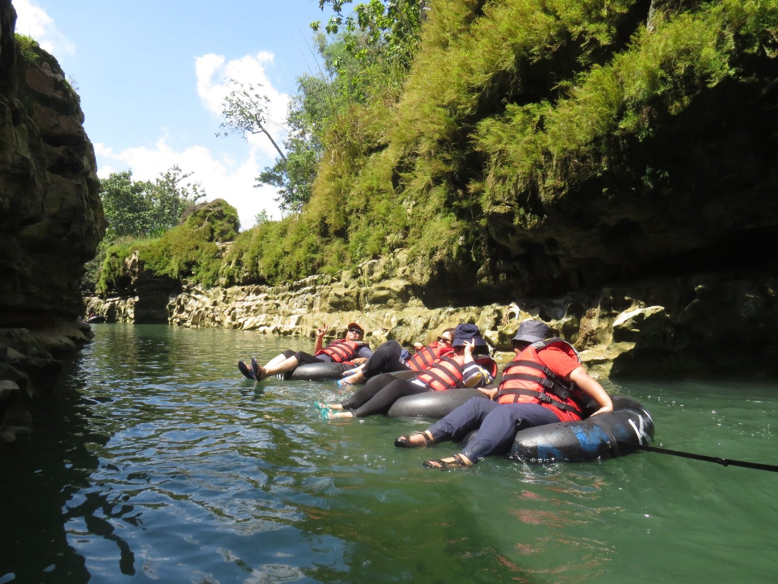 River Tubing Kali Oyo